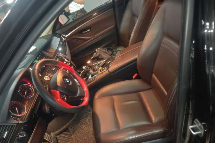 Used BMW 5 Series 2017 525Li Luxury Design Package Left Front Seat