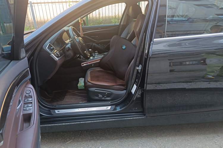 Used BMW 5 Series 2017 525Li Luxury Design Package Left Front Seat