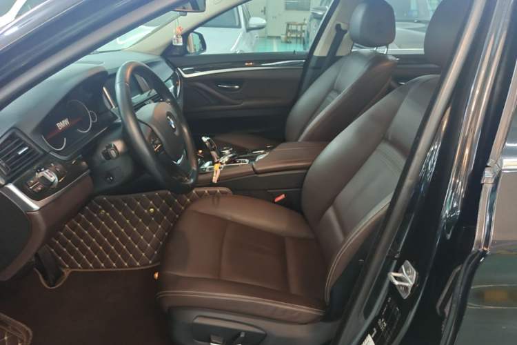 Used BMW 5 Series 2017 525Li Luxury Design Package Left Front Seat