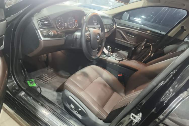 Used BMW 5 Series 2017 525Li Luxury Design Package Left Front Seat