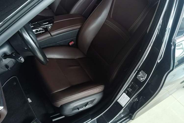 Used BMW 5 Series 2017 525Li Luxury Design Package Left Front Seat