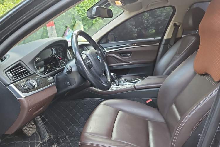 Used BMW 5 Series 2017 525Li Luxury Design Package Left Front Seat