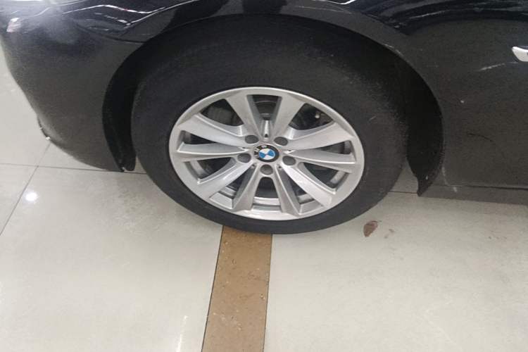 Used BMW 5 Series 2017 520Li Elegant Edition Left Front Wheel Hub