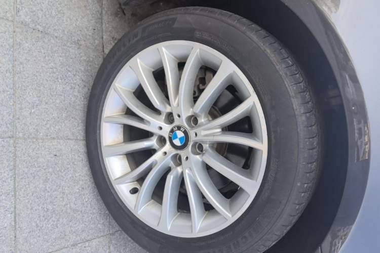 Used BMW 5 Series 2017 525Li Luxury Design Package Left Front Wheel Hub