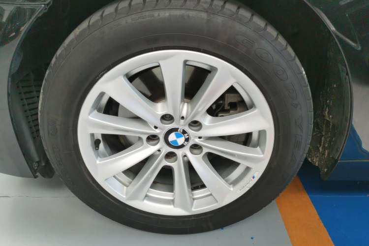 Used BMW 5 Series 2017 520Li Elegant Edition Left Front Wheel Hub