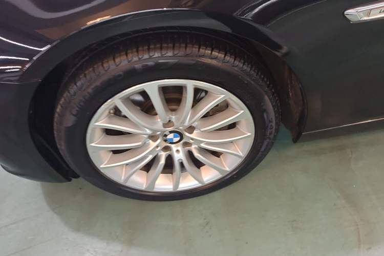 Used BMW 5 Series 2017 525Li Luxury Design Package Left Front Wheel Hub