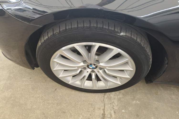 Used BMW 5 Series 2017 525Li Luxury Design Package Left Front Wheel Hub