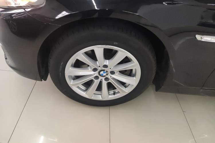 Used BMW 5 Series 2017 520Li Elegant Edition Left Front Wheel Hub