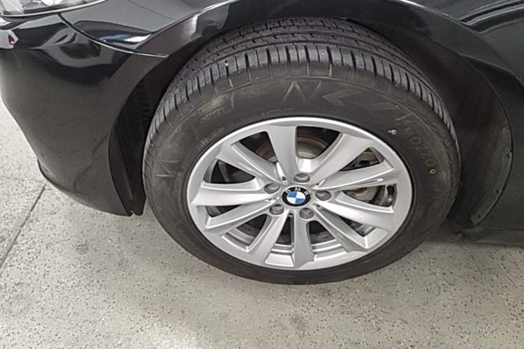 Used BMW 5 Series 2017 520Li Elegant Edition Left Front Wheel Hub