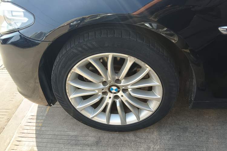 Used BMW 5 Series 2017 525Li Luxury Design Package Left Front Wheel Hub