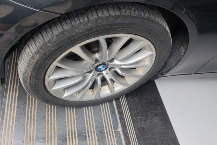 Used BMW 5 Series 2017 525Li Luxury Design Package Left Front Wheel Hub