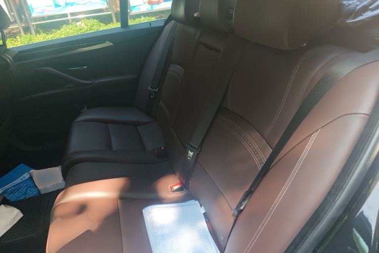 Used BMW 5 Series 2017 525Li Luxury Design Package Left Rear Seat