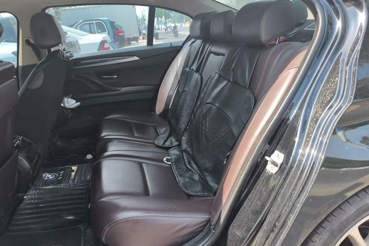 Used BMW 5 Series 2017 525Li Luxury Design Package Left Rear Seat