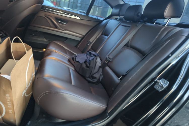 Used BMW 5 Series 2017 525Li Luxury Design Package Left Rear Seat