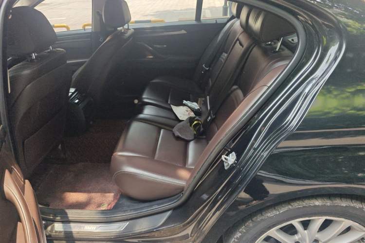 Used BMW 5 Series 2017 525Li Luxury Design Package Left Rear Seat