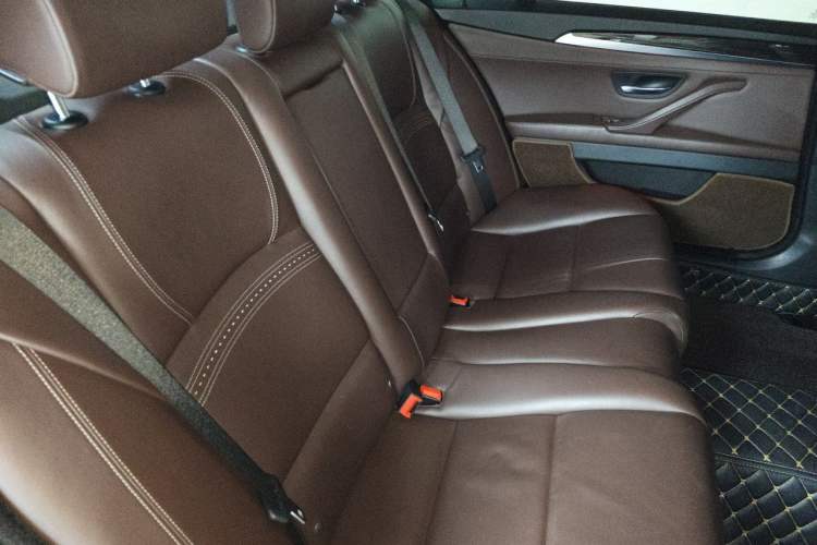 Used BMW 5 Series 2017 525Li Luxury Design Package Left Rear Seat