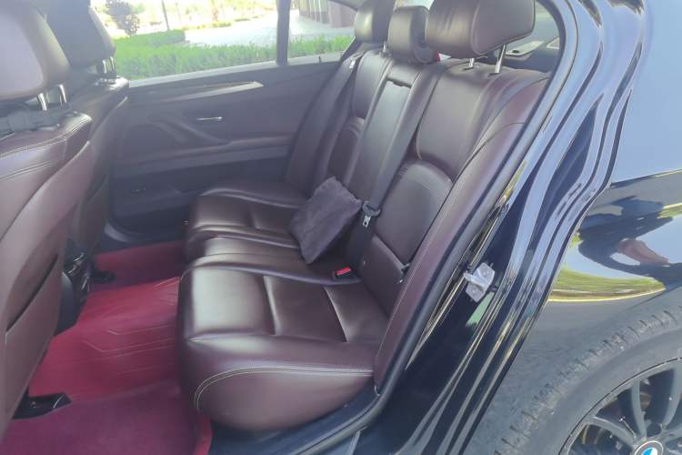 Used BMW 5 Series 2017 525Li Luxury Design Package Left Rear Seat