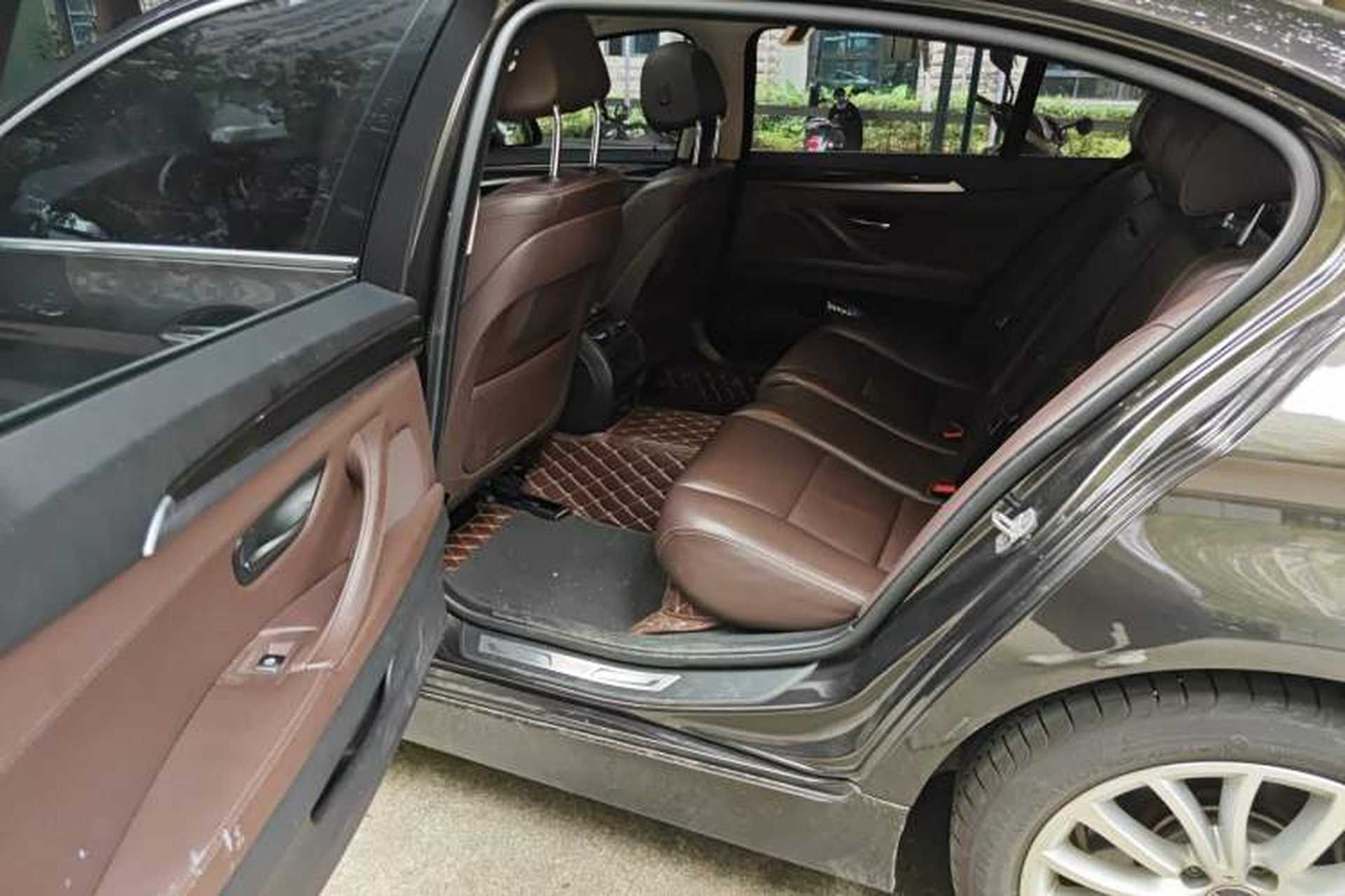 Used BMW 5 Series 2017 525Li Luxury Design Package Left Rear Seat