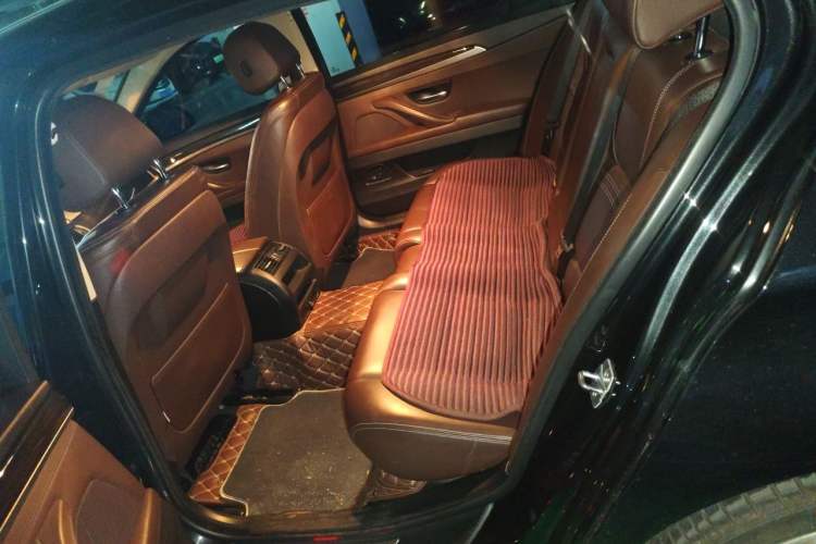 Used BMW 5 Series 2017 525Li Luxury Design Package Left Rear Seat