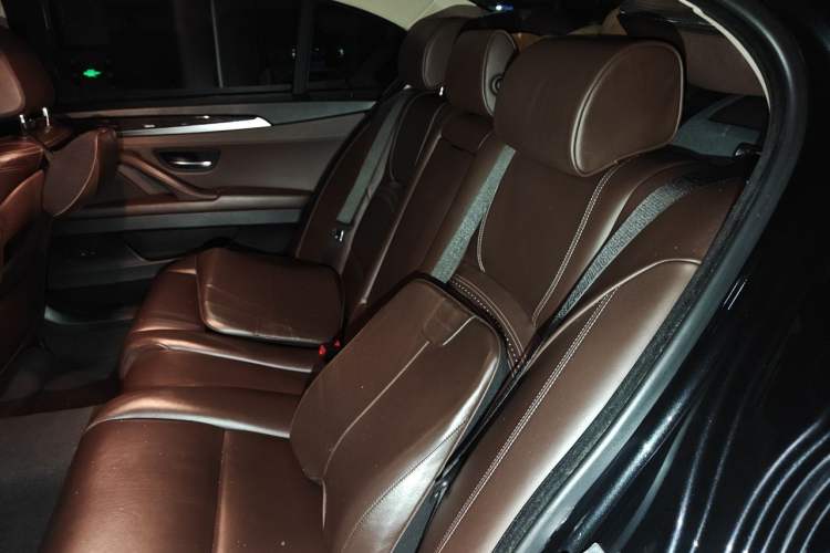 Used BMW 5 Series 2017 525Li Luxury Design Package Left Rear Seat