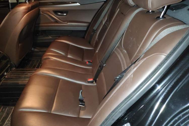 Used BMW 5 Series 2017 525Li Luxury Design Package Left Rear Seat