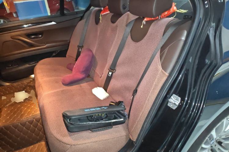 Used BMW 5 Series 2017 525Li Luxury Design Package Left Rear Seat