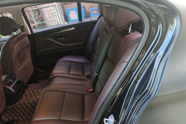 Used BMW 5 Series 2017 525Li Luxury Design Package Left Rear Seat