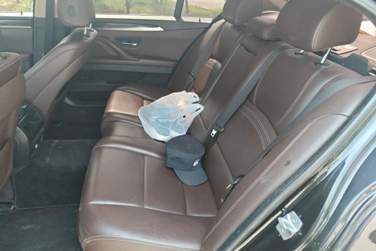 Used BMW 5 Series 2017 525Li Luxury Design Package Left Rear Seat