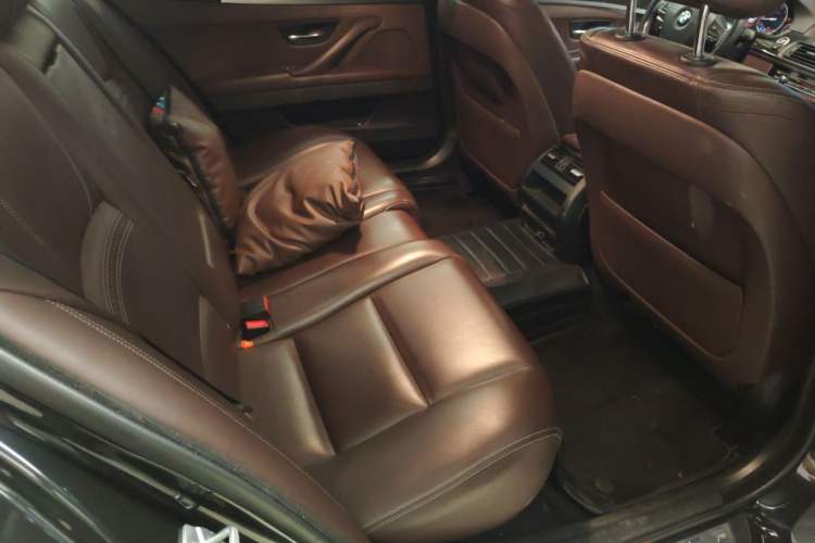 Used BMW 5 Series 2017 525Li Luxury Design Package Left Rear Seat
