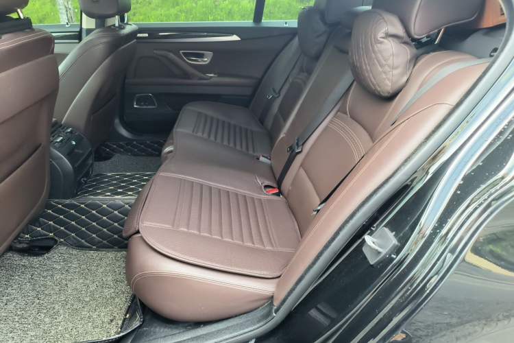 Used BMW 5 Series 2017 525Li Luxury Design Package Left Rear Seat