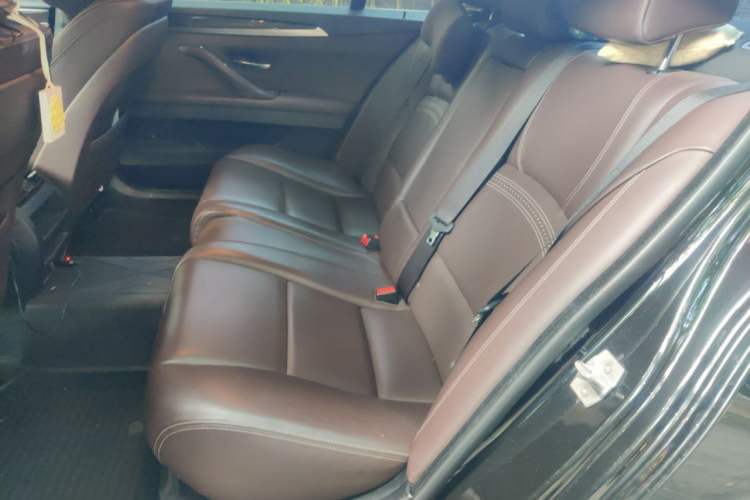 Used BMW 5 Series 2017 525Li Luxury Design Package Left Rear Seat