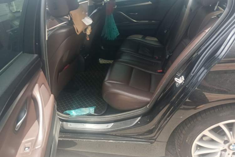 Used BMW 5 Series 2017 525Li Luxury Design Package Left Rear Seat