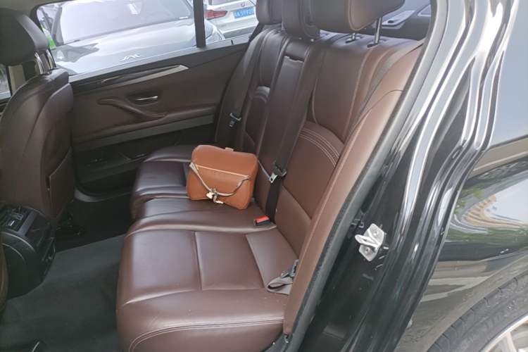 Used BMW 5 Series 2017 525Li Luxury Design Package Left Rear Seat