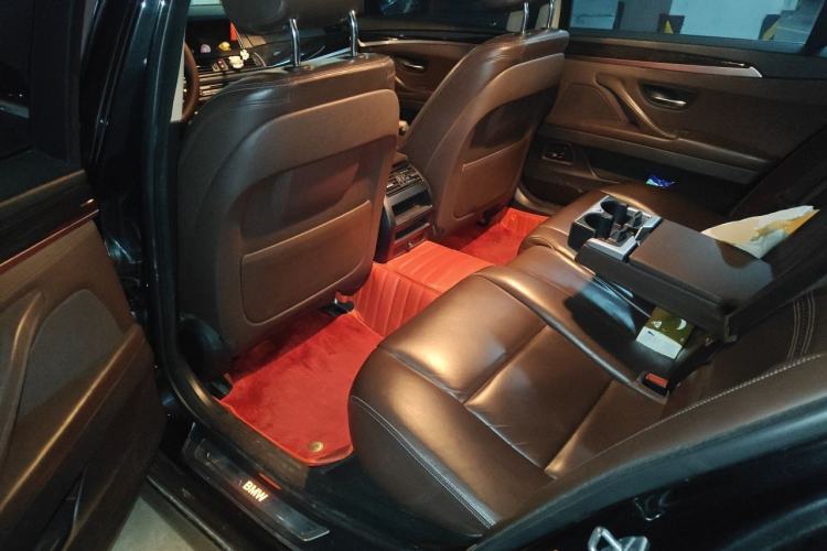 Used BMW 5 Series 2017 525Li Luxury Design Package Left Rear Seat