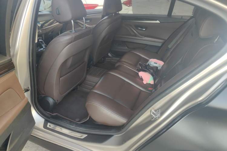 Used BMW 5 Series 2017 525Li Luxury Design Package Left Rear Seat