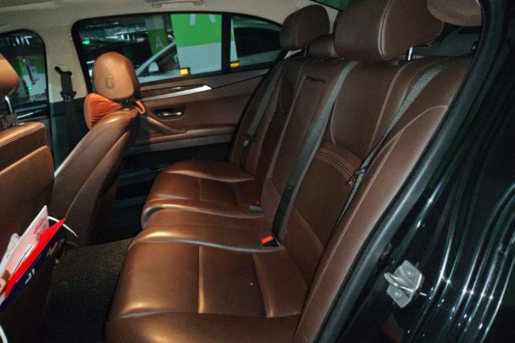 Used BMW 5 Series 2017 525Li Luxury Design Package Left Rear Seat