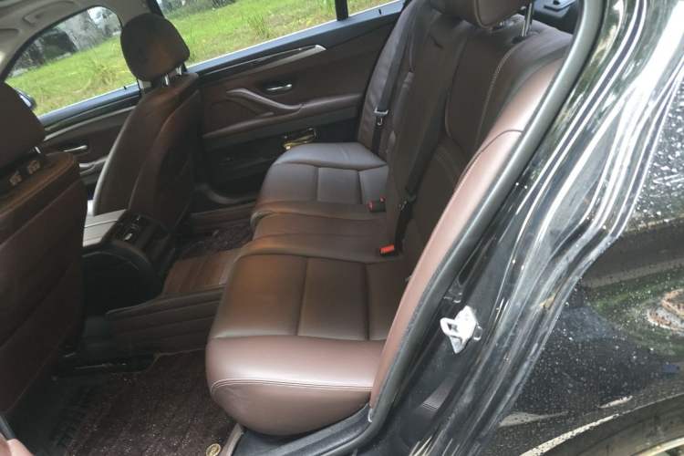 Used BMW 5 Series 2017 525Li Luxury Design Package Left Rear Seat