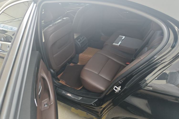 Used BMW 5 Series 2017 525Li Luxury Design Package Left Rear Seat