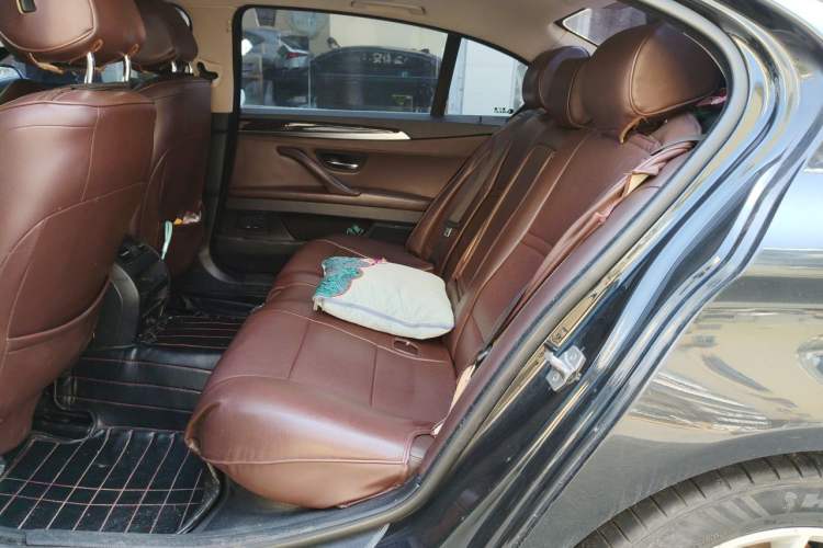 Used BMW 5 Series 2017 525Li Luxury Design Package Left Rear Seat