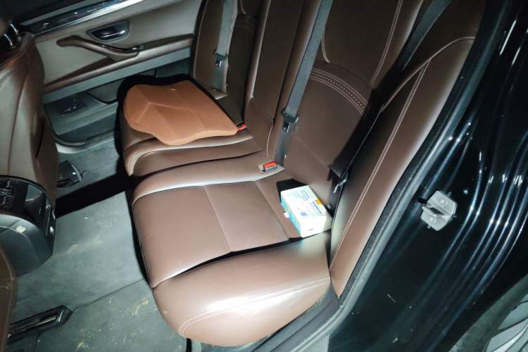 Used BMW 5 Series 2017 525Li Luxury Design Package Left Rear Seat