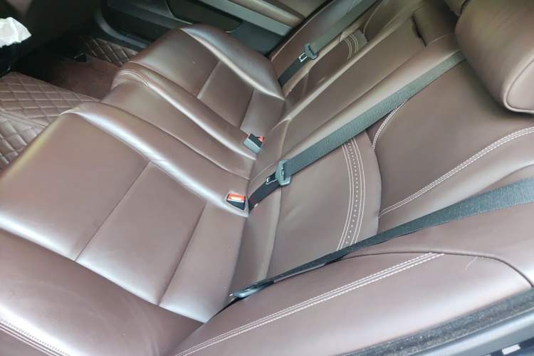 Used BMW 5 Series 2017 525Li Luxury Design Package Left Rear Seat