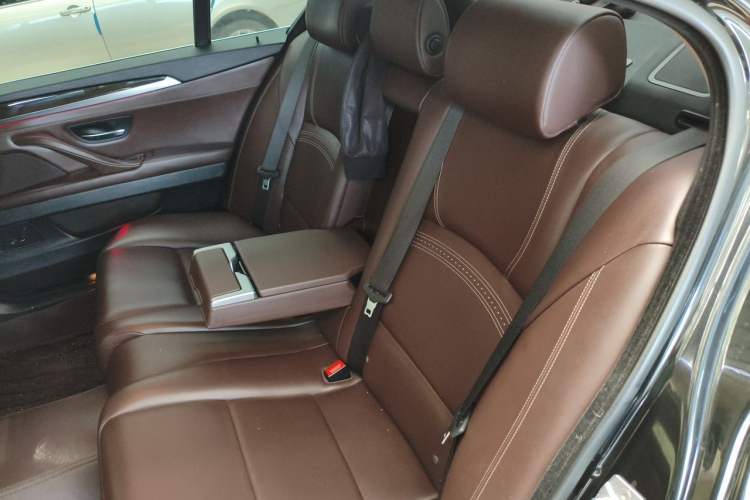Used BMW 5 Series 2017 525Li Luxury Design Package Left Rear Seat
