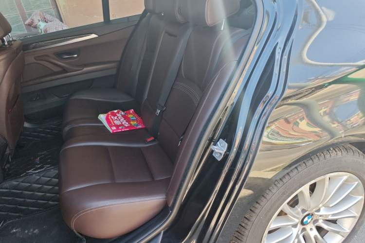 Used BMW 5 Series 2017 525Li Luxury Design Package Left Rear Seat