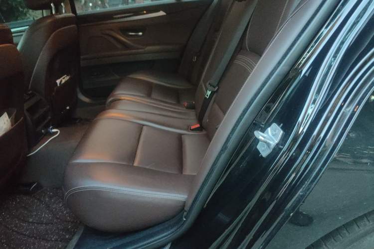 Used BMW 5 Series 2017 525Li Luxury Design Package Left Rear Seat
