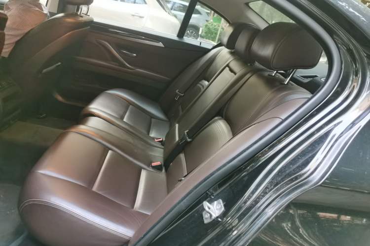Used BMW 5 Series 2017 525Li Luxury Design Package Left Rear Seat