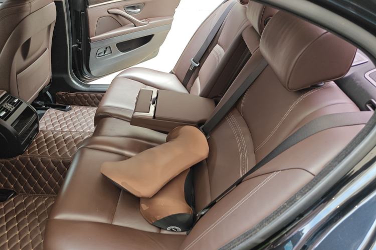 Used BMW 5 Series 2017 525Li Luxury Design Package Left Rear Seat