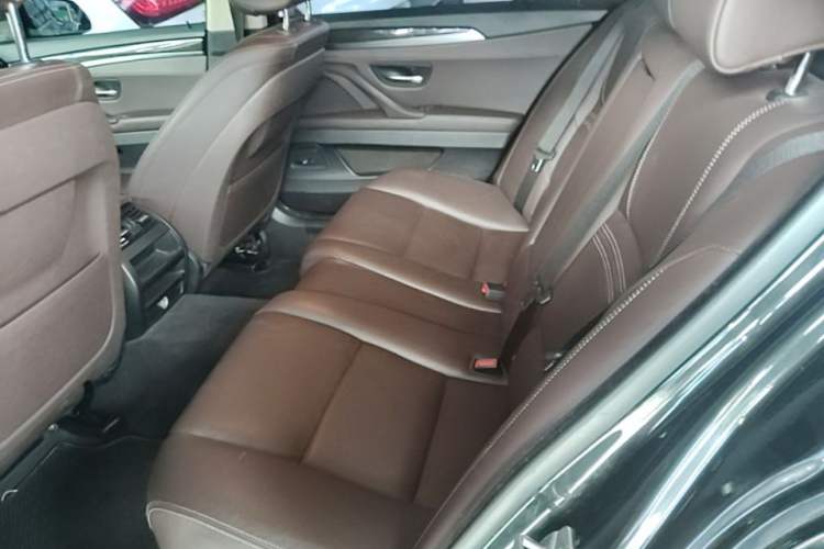 Used BMW 5 Series 2017 525Li Luxury Design Package Left Rear Seat