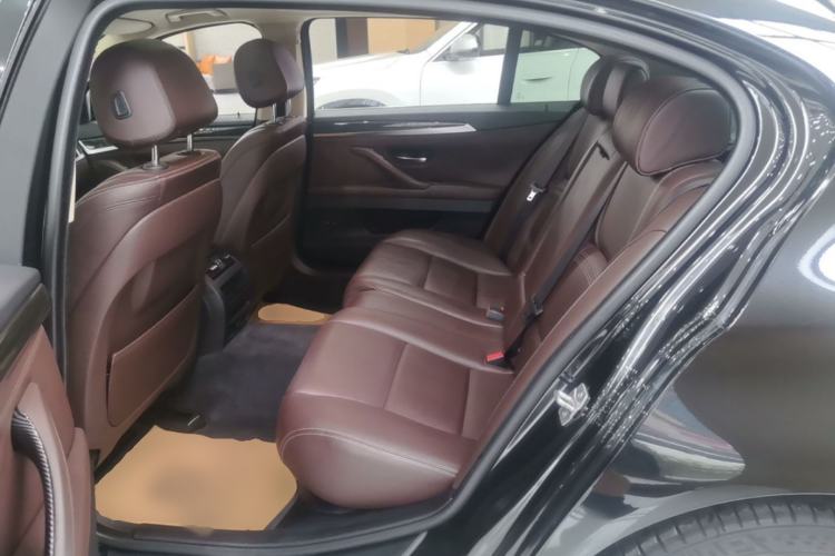 Used BMW 5 Series 2017 525Li Luxury Design Package Left Rear Seat