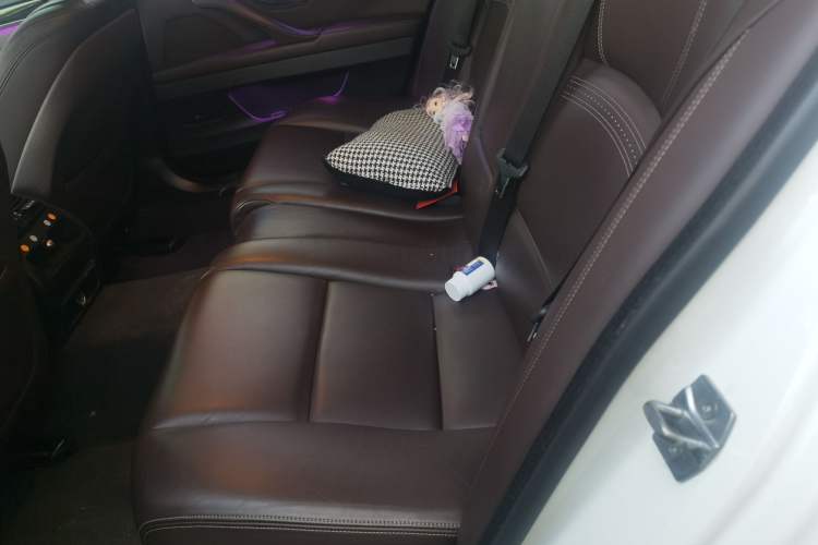 Used BMW 5 Series 2017 525Li Luxury Design Package Left Rear Seat
