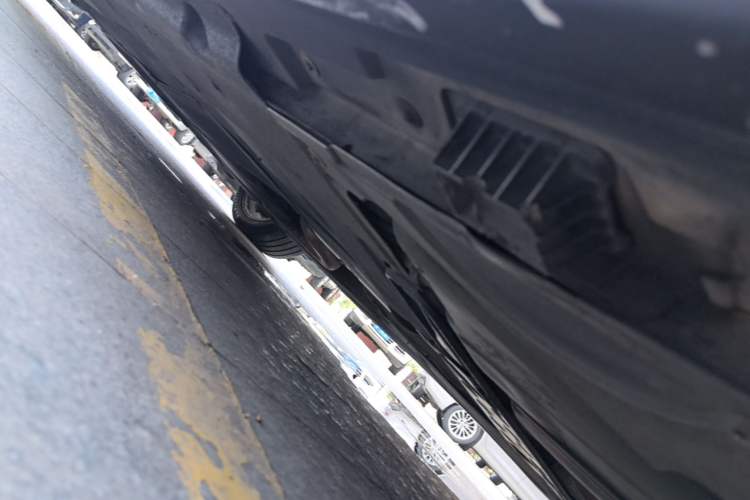 Used BMW 5 Series 2017 525Li Luxury Design Package Left Side Sill
